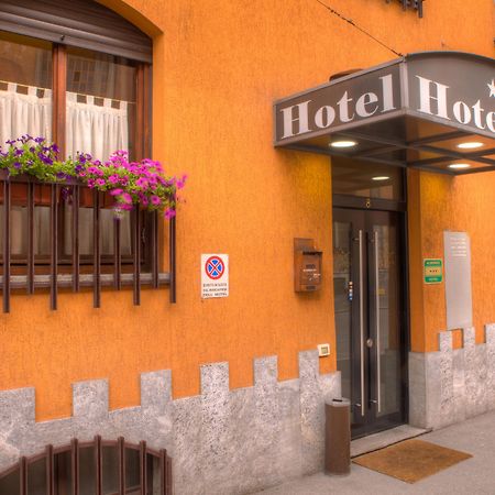 Hotel Ares Milano Exterior photo